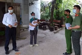 Động viên chia sẻ gia đình cán bộ chiến sỹ có hoàn cảnh khó khăn