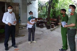 Động viên chia sẻ gia đình cán bộ chiến sỹ có hoàn cảnh khó khăn