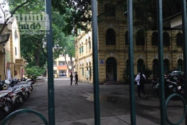 Một thí sinh điểm trường Việt Đức đến muộn gần 25 phút