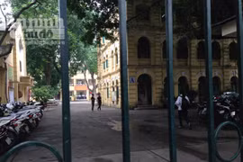 Một thí sinh điểm trường Việt Đức đến muộn gần 25 phút