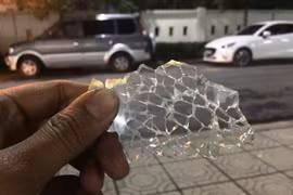 Mái che chung cư nghi bị phá hoại, hàng trăm cư dân hốt hoảng