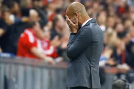 Sự cố hài hước trong trận Bayern thắng Porto 6-1