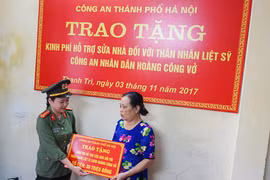 Công an Hà Nội hỗ kinh phí sửa chữa nhà thân nhân liệt sỹ Hoàng Công Vở