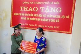 Công an Hà Nội hỗ kinh phí sửa chữa nhà thân nhân liệt sỹ Hoàng Công Vở
