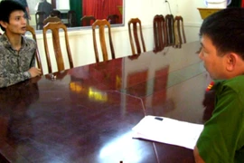 Vận động đối tượng truy nã nguy hiểm đầu thú