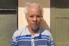 Bé gái 12 tuổi bị ông lão 72 tuổi giở trò đồi bại khi ở nhà một mình