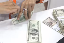 USD tăng giá kịch trần