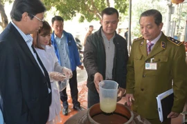 Hà Nội: Quán cơm bán rượu chứa methanol vượt ngưỡng hơn 2.000 lần