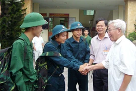 “Quê hương nâng bước chúng tôi đi…”