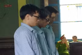 Hai anh em sinh đôi giết người vì tiếng pô xe ầm ĩ