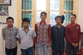 Hà Nội: Bắt quả tang 5 “cò mồi” lôi kéo khách đi xe