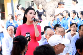 Quán quân Sao Mai 2015 Thu Hằng: Nụ cười của khán giả là cát-xê lớn nhất