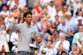 Nadal xuất sắc lội ngược dòng bảo vệ thành công ngôi vương