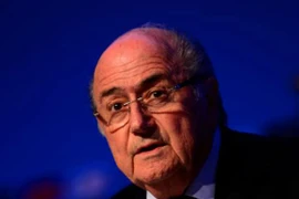 Chủ tịch FIFA Sepp Blatter: Đừng nói gì cả, hãy đối đầu với tôi