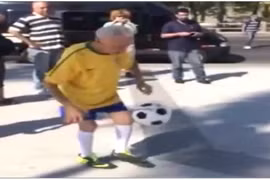 Cụ ông 87 tuổi tâng bóng gây bão cộng đồng mạng 