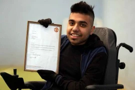 Bổ nhiệm HLV khuyết tật đầu tiên trên thế giới, MU viết lại lịch sử