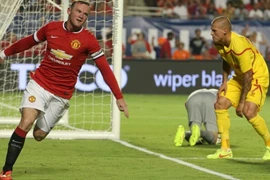 Rooney dẫn dắt Man United đoạt danh hiệu đầu tiên dưới thời HLV Van Gaal