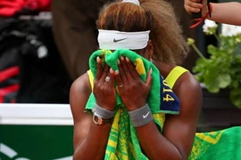CỰC SỐC: Nhà vô địch Serena Williams "ngã ngựa" trước tay vợt "vô danh"