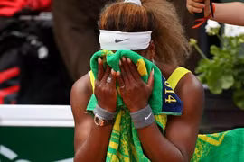 CỰC SỐC: Nhà vô địch Serena Williams "ngã ngựa" trước tay vợt "vô danh"