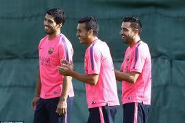 Chùm ảnh: Luis Suarez "ngộ nghĩnh" trong buổi tập đầu tiên cùng Barcelona
