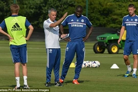 Trò cũ “xoáy” Mourinho: "Ông ta nhìn chỉ nhìn tên cầu thủ để xếp đội hình"