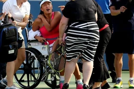 Niềm hy vọng số 1 Trung Quốc "ngã ngựa", Serena Williams đi vào lịch sử 