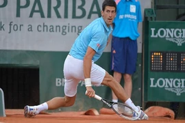 Nole "dạo chơi" trước Tsonga ở vòng 4 đơn nam Roland Garros
