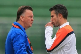 Robin Van Persie có thể phải vắng mặt ở trận bán kết gặp Argentina