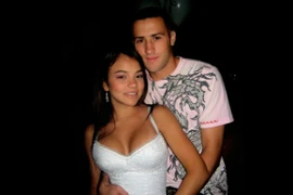 "Bỏng mắt" với Jessica Sterling, vợ của tân binh Arsenal - David Ospina