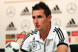 Miroslav Klose tuyên bố giã từ sự nghiệp quốc tế trên đỉnh vinh quang