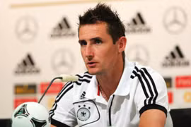 Miroslav Klose tuyên bố giã từ sự nghiệp quốc tế trên đỉnh vinh quang
