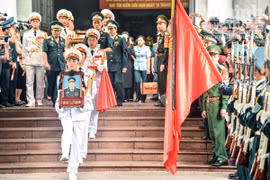 Xúc động tiễn biệt "đàn sếu trắng" CASA-212 số hiệu 8983 bay về trời xanh