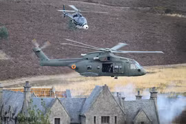 Trực thăng AW-101 và AW-159 Lynx Wildcat là "sao" trong phim 007 mới