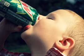 Nước tăng lực dẫn đến tổn thương não