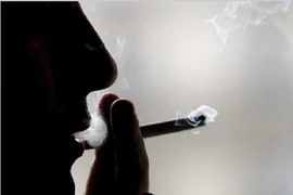 Người hút thuốc lá tăng nguy cơ mắc bệnh loạn thần