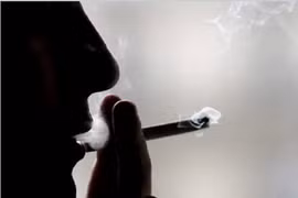 Người hút thuốc lá tăng nguy cơ mắc bệnh loạn thần