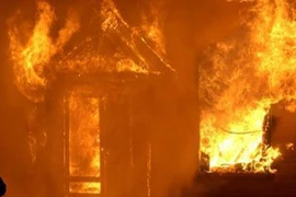 Cha đốt nhà khiến 4 con tử vong