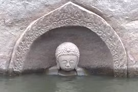 Phát hiện tượng Phật 600 năm tuổi dưới hồ nước