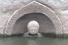 Phát hiện tượng Phật 600 năm tuổi dưới hồ nước