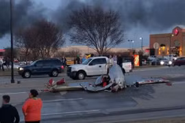 Mỹ: 2 máy bay va chạm trên bầu trời, 3 người chết