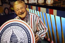 Ông Donald Trump thay xướng ngôn viên truyền thống trong lễ nhậm chức