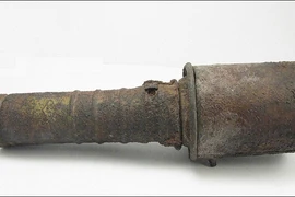 25 năm dùng lựu đạn… làm chày