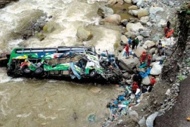 Tai nạn xe buýt ở Peru, 12 cảnh sát thiệt mạng