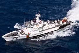 Hàn Quốc cứu 8 thủy thủ Triều Tiên trôi dạt trên biển