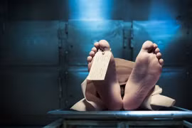 Tỉnh dậy trong nhà xác sau đêm say bí tỉ