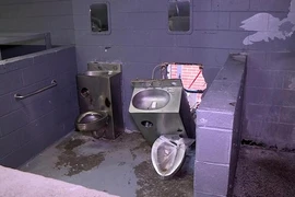 Phá dỡ bồn cầu để vượt ngục