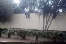 Bác sĩ đình công, hơn 100 bệnh nhân tâm thần trốn viện