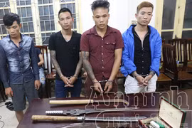 Hốt trọn ổ nhóm cướp tài sản, phát hiện "đại lý" ma túy tàng trữ vũ khí