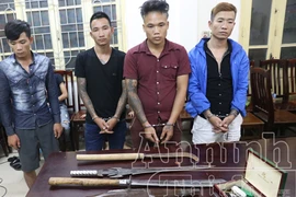 Hốt trọn ổ nhóm cướp tài sản, phát hiện "đại lý" ma túy tàng trữ vũ khí