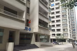 Nước sạch có mùi dầu hỏa, hàng trăm hộ dân nháo nhác